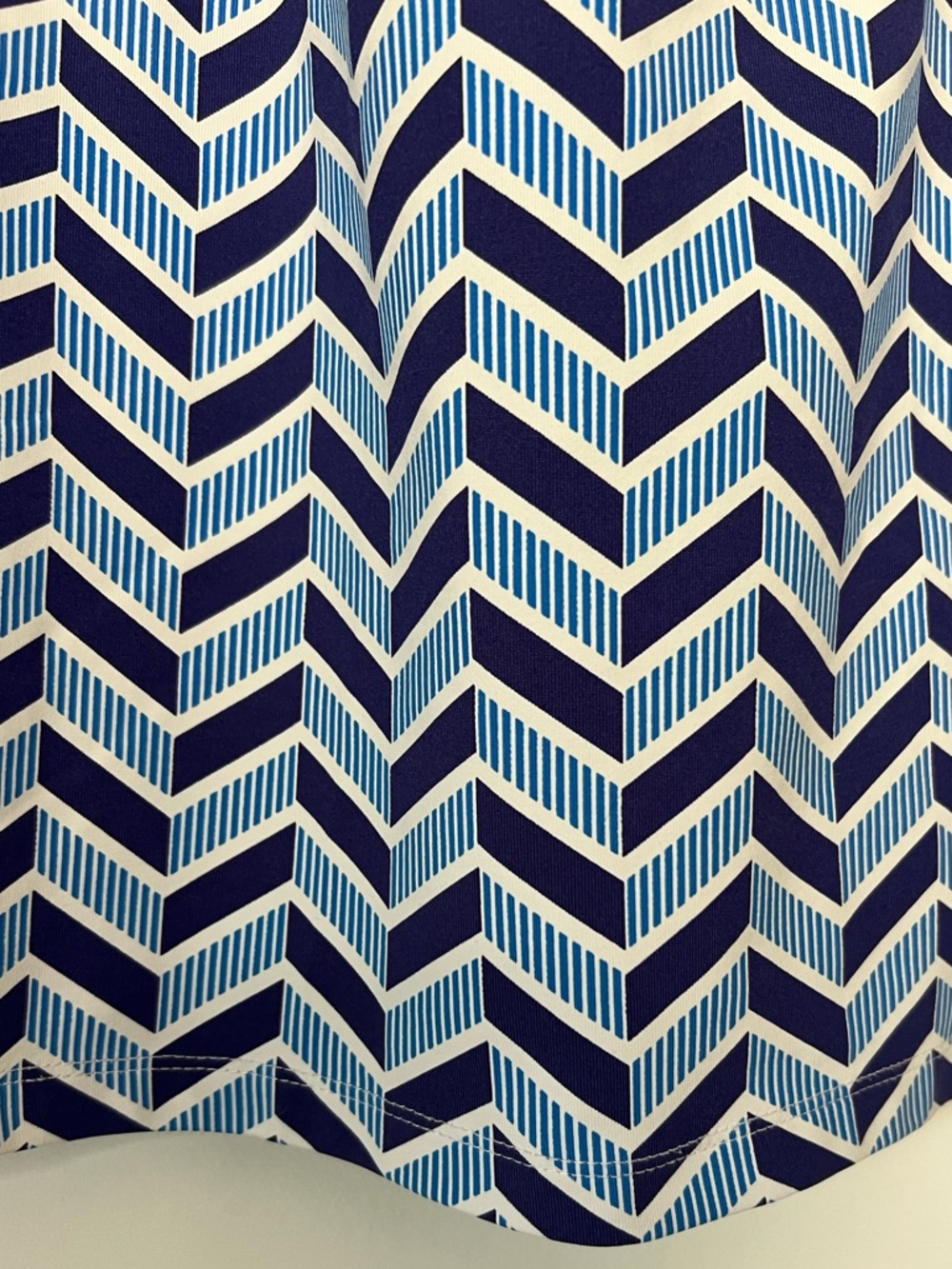 J. McLaughlin Catalina Cloth Palm Springs Skort Navy & Blue Chevron Stripes - Picture 7 of 11